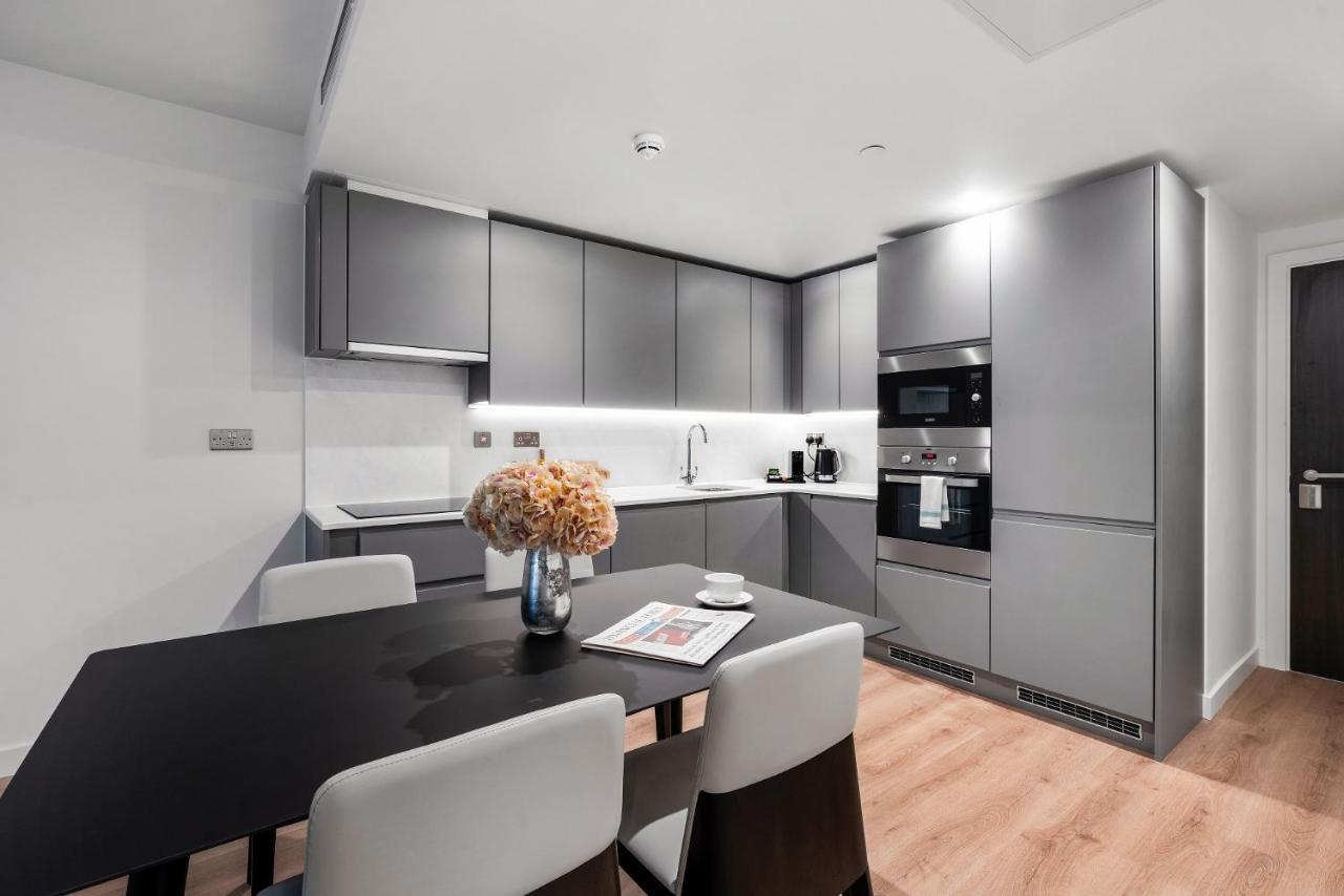 Citysuites 2 Aparthotel Salford  Exterior foto The photo shows a modern kitchen space. It features sleek, gray cabinetry with a minimalist design. There is a countertop with a sink, and appliances including an oven and a coffee maker. A dining table is positioned near the kitchen area, accompanie